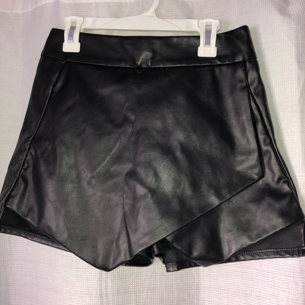 Black leather envelope shorts size S